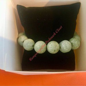 Beautiful?Jadeite bead expanding vintage bracelet C1980